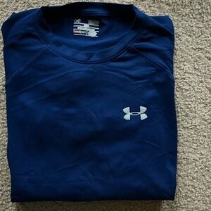 Under Armour. Youth small blue heat gear short sleeve t- shirt.